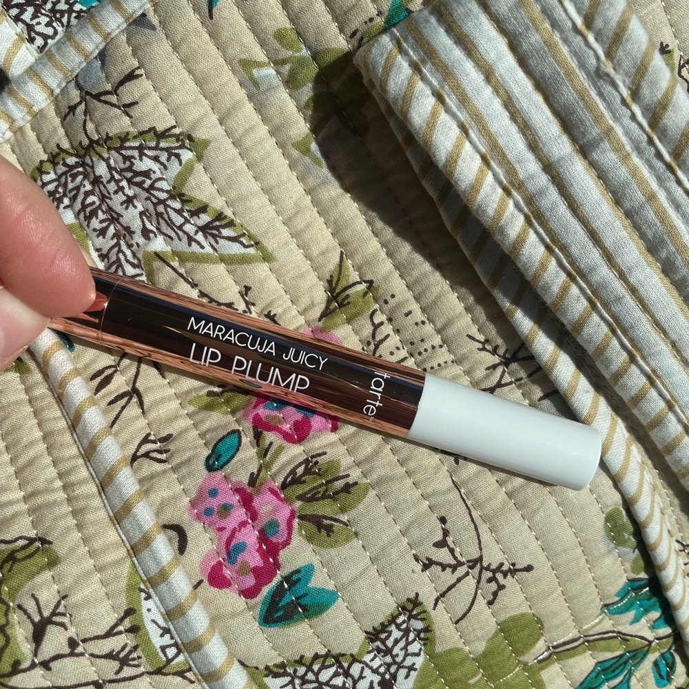 2 Tarte Maracuja Juicy Lip Plump with White and Rose Gold Accents